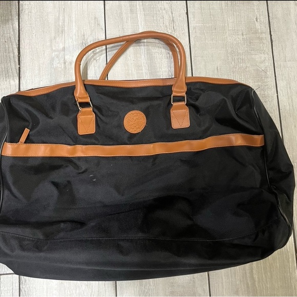 Vince Camuto duffle bag - Picture 1 of 3